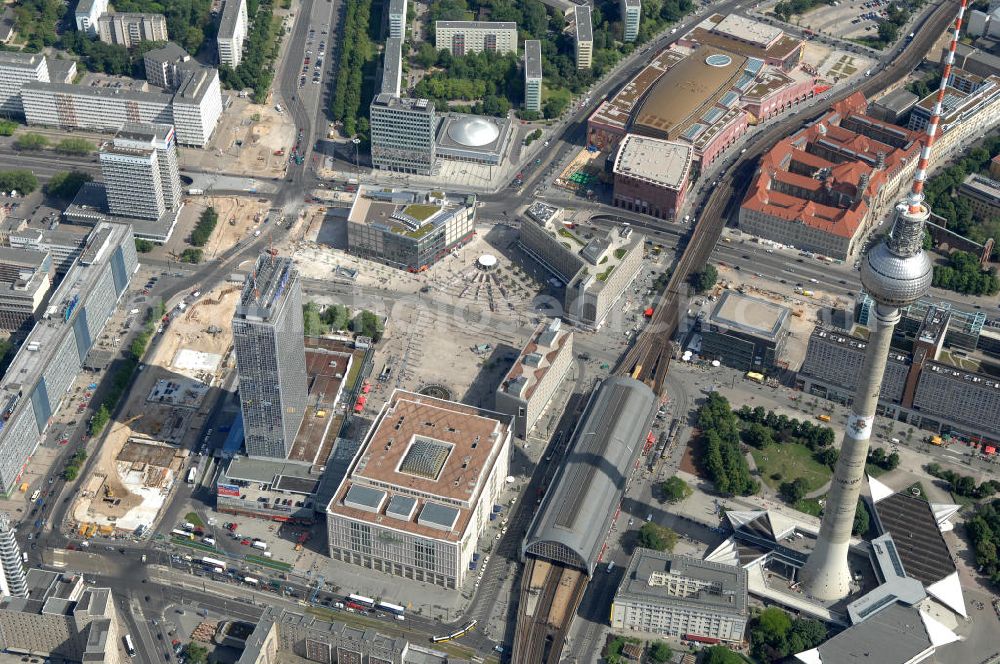 Aerial image Berlin - Blick auf den Berliner Alexanderplatz mit dem Park Inn Hotel Hochhaus und dem KAUFHOF am Alex. Das unmittelbar am Fernsehturm gelegene Areal wurde in den letzten Jahren erheblich um- und ausgebaut.