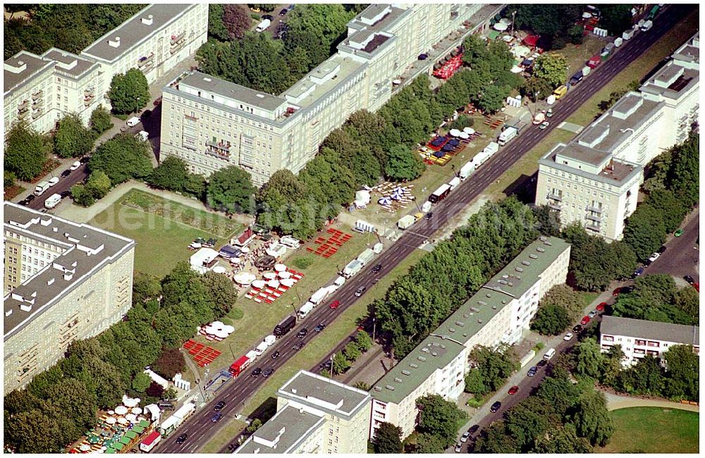 Berlin Friedrichshain from the bird's eye view: 07.08.2004 Blick auf die Berliner Biermeile auf der Karl-Marx-Allee in Berlin Friedrichshain