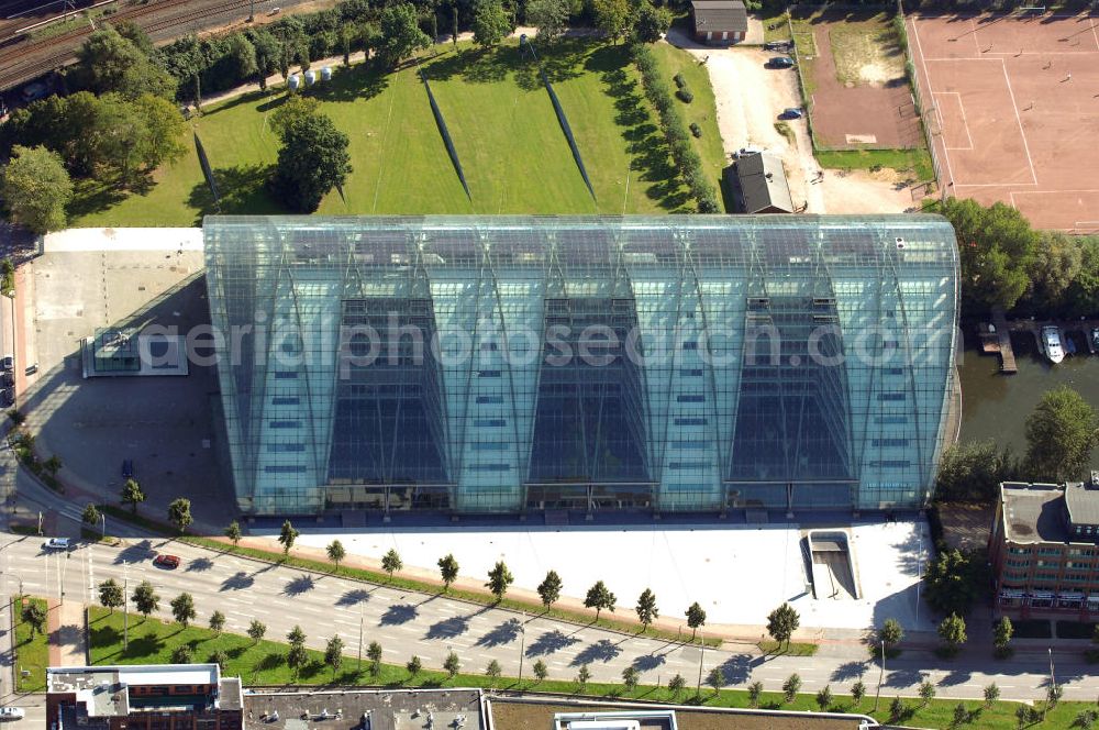 Aerial photograph Hamburg - Blick auf den Berliner Bogen, ein Bürohaus mit Mischwasserrückhaltebecken, am Anckelmannsplatz 1. Ansprechpartner: CORPUS SIREO, Asset Management GmbH, An der Welle 3, 60322 Frankfurt am Main, Tel. +49(0)69 48005 0, Fax +49(0)69 48005 102, Email: frankfurt@corpussireo.com