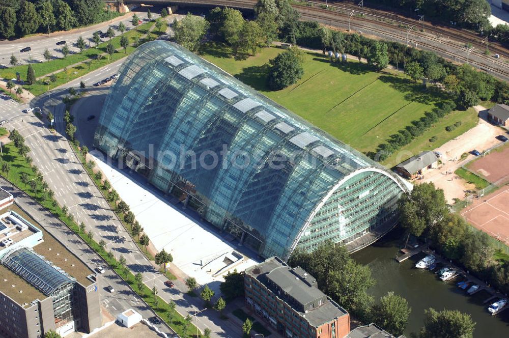 Hamburg from above - Blick auf den Berliner Bogen, ein Bürohaus mit Mischwasserrückhaltebecken, am Anckelmannsplatz 1. Ansprechpartner: CORPUS SIREO, Asset Management GmbH, An der Welle 3, 60322 Frankfurt am Main, Tel. +49(0)69 48005 0, Fax +49(0)69 48005 102, Email: frankfurt@corpussireo.com