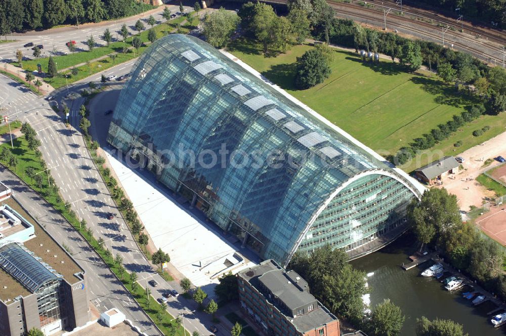 Hamburg from the bird's eye view: Blick auf den Berliner Bogen, ein Bürohaus mit Mischwasserrückhaltebecken, am Anckelmannsplatz 1. Ansprechpartner: CORPUS SIREO, Asset Management GmbH, An der Welle 3, 60322 Frankfurt am Main, Tel. +49(0)69 48005 0, Fax +49(0)69 48005 102, Email: frankfurt@corpussireo.com