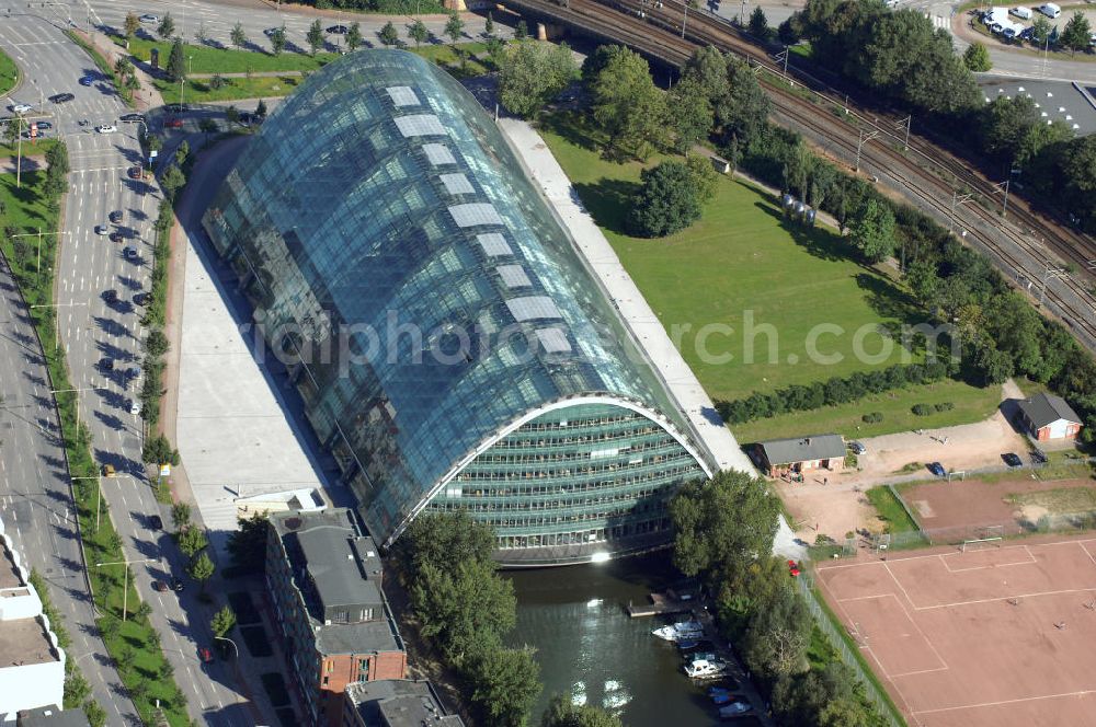 Hamburg from above - Blick auf den Berliner Bogen, ein Bürohaus mit Mischwasserrückhaltebecken, am Anckelmannsplatz 1. Ansprechpartner: CORPUS SIREO, Asset Management GmbH, An der Welle 3, 60322 Frankfurt am Main, Tel. +49(0)69 48005 0, Fax +49(0)69 48005 102, Email: frankfurt@corpussireo.com