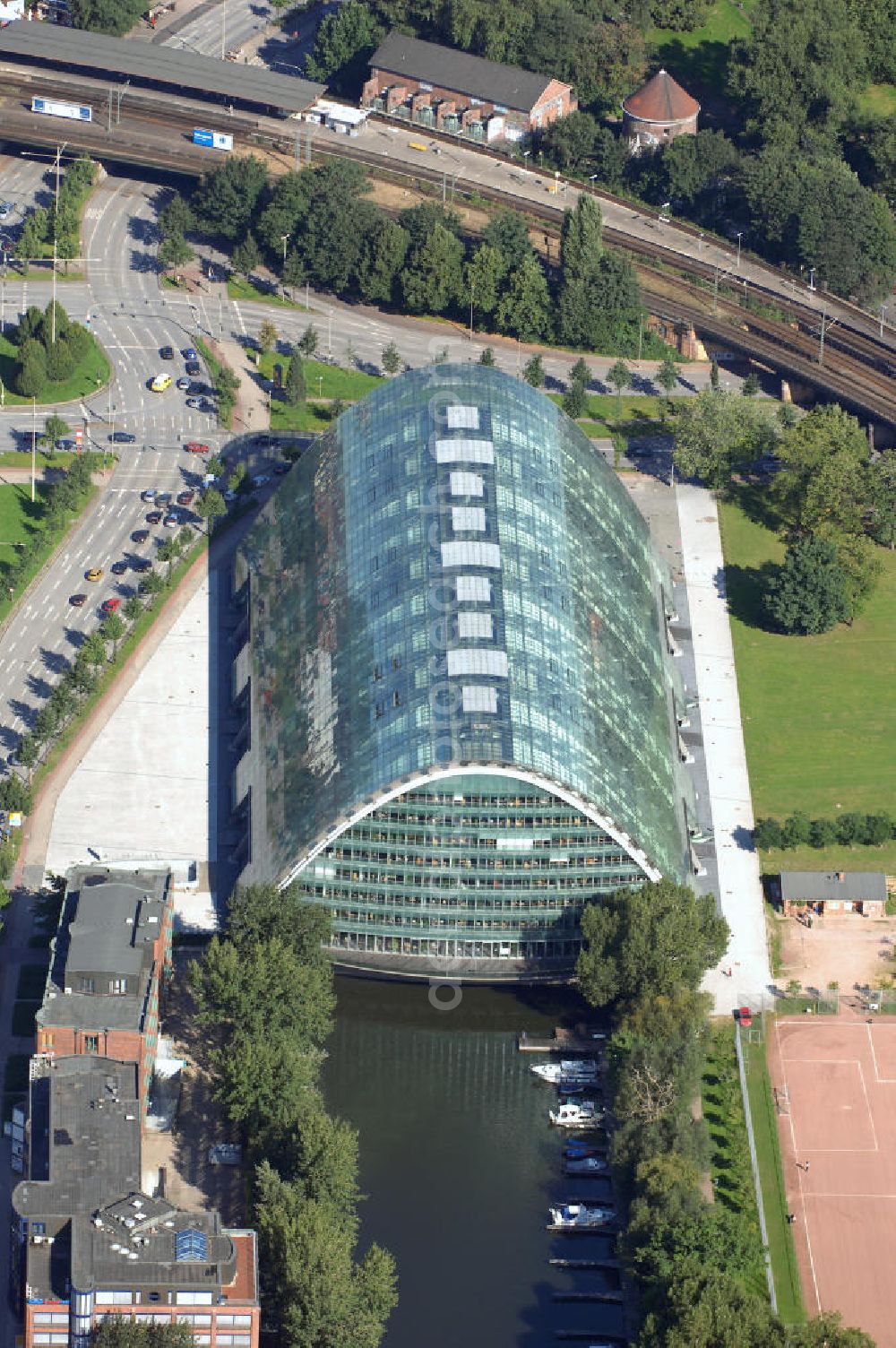 Aerial photograph Hamburg - Blick auf den Berliner Bogen, ein Bürohaus mit Mischwasserrückhaltebecken, am Anckelmannsplatz 1. Ansprechpartner: CORPUS SIREO, Asset Management GmbH, An der Welle 3, 60322 Frankfurt am Main, Tel. +49(0)69 48005 0, Fax +49(0)69 48005 102, Email: frankfurt@corpussireo.com