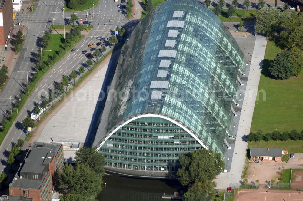 Hamburg from above - Blick auf den Berliner Bogen, ein Bürohaus mit Mischwasserrückhaltebecken, am Anckelmannsplatz 1. Ansprechpartner: CORPUS SIREO, Asset Management GmbH, An der Welle 3, 60322 Frankfurt am Main, Tel. +49(0)69 48005 0, Fax +49(0)69 48005 102, Email: frankfurt@corpussireo.com