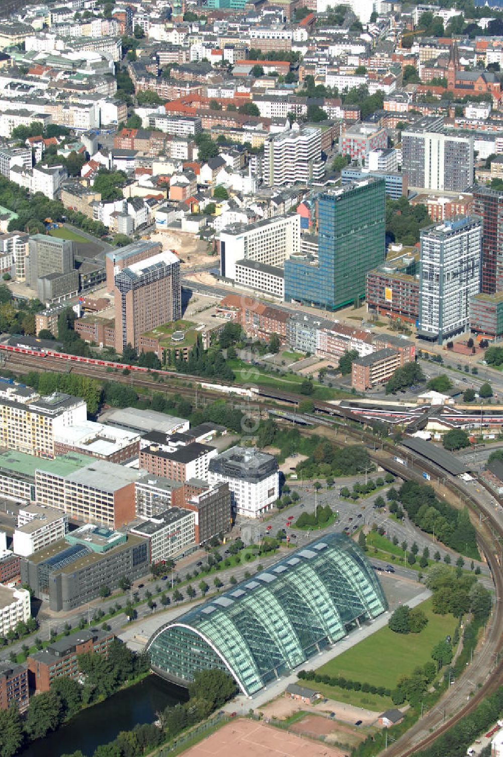 Aerial photograph Hamburg - Blick auf den Berliner Bogen, ein Bürohaus mit Mischwasserrückhaltebecken, am Anckelmannsplatz 1. Ansprechpartner: CORPUS SIREO, Asset Management GmbH, An der Welle 3, 60322 Frankfurt am Main, Tel. +49(0)69 48005 0, Fax +49(0)69 48005 102, Email: frankfurt@corpussireo.com