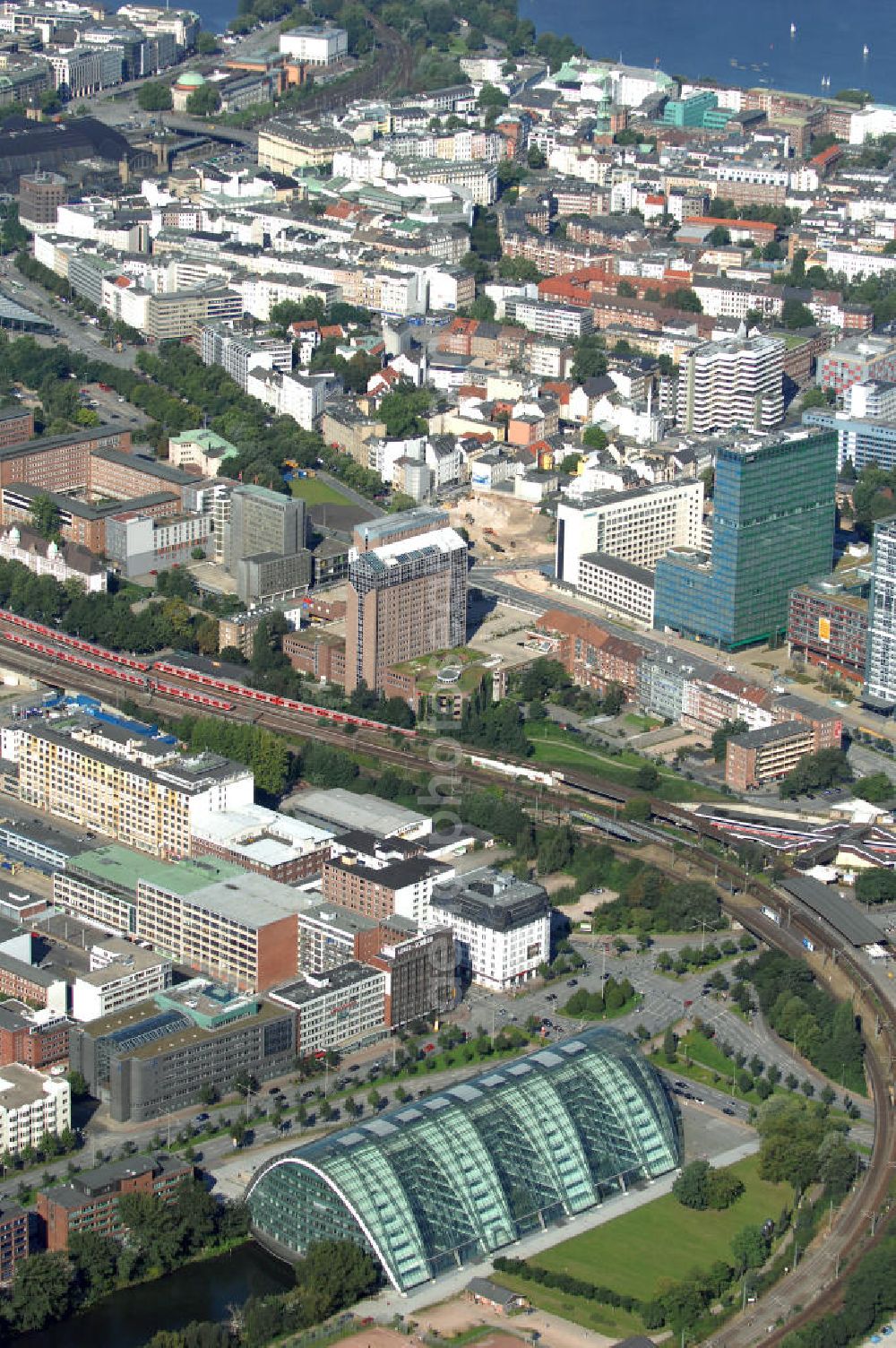 Hamburg from above - Blick auf den Berliner Bogen, ein Bürohaus mit Mischwasserrückhaltebecken, am Anckelmannsplatz 1. Ansprechpartner: CORPUS SIREO, Asset Management GmbH, An der Welle 3, 60322 Frankfurt am Main, Tel. +49(0)69 48005 0, Fax +49(0)69 48005 102, Email: frankfurt@corpussireo.com