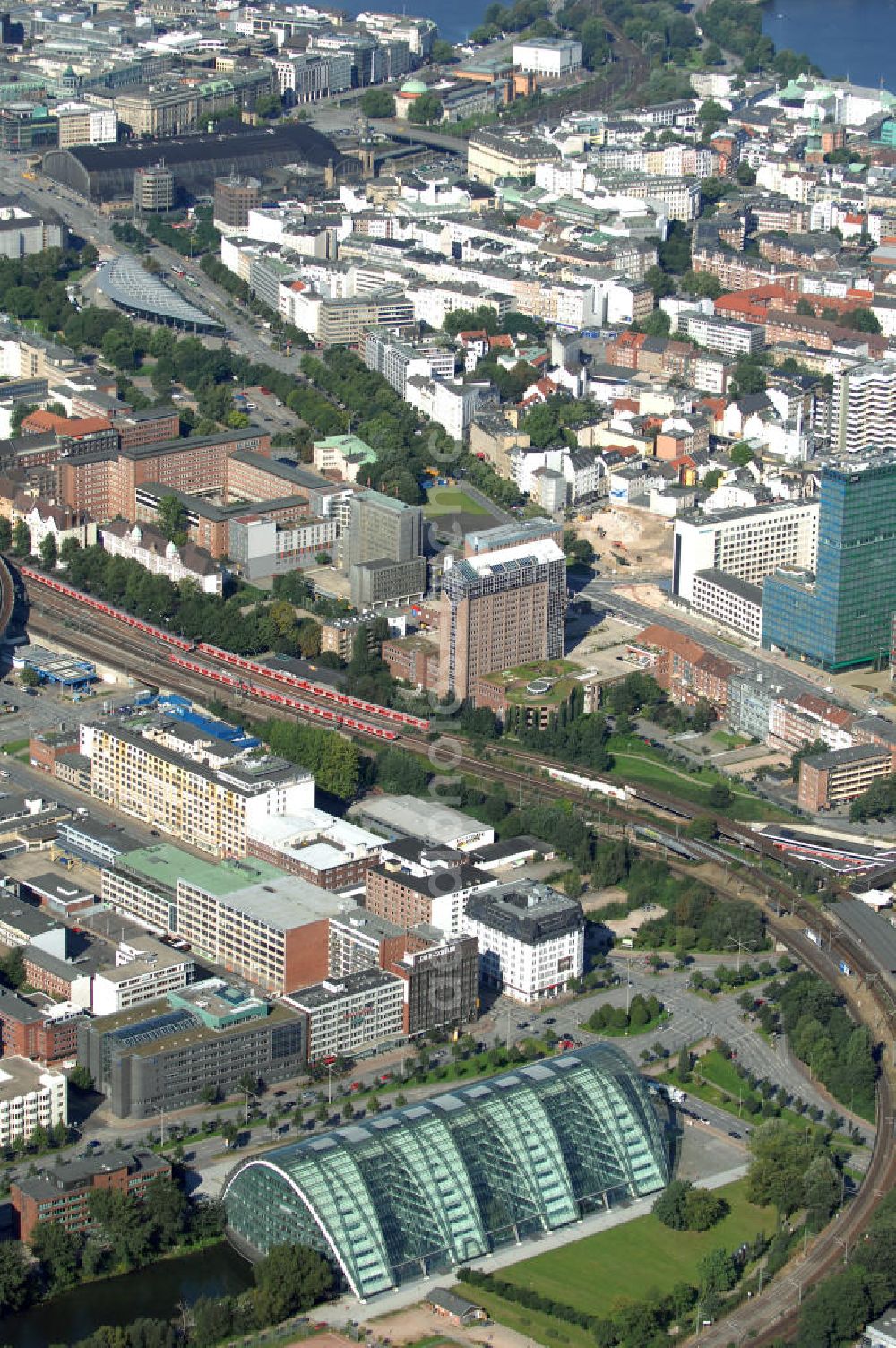 Hamburg from the bird's eye view: Blick auf den Berliner Bogen, ein Bürohaus mit Mischwasserrückhaltebecken, am Anckelmannsplatz 1. Ansprechpartner: CORPUS SIREO, Asset Management GmbH, An der Welle 3, 60322 Frankfurt am Main, Tel. +49(0)69 48005 0, Fax +49(0)69 48005 102, Email: frankfurt@corpussireo.com