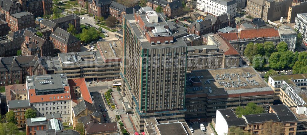 Berlin from above - Blick auf das Gelände der Berliner Charité in Mitte. Die Charité feiert im Jahr 2010 ihr 300-jähriges Bestehen. Sie ging aus einem Pesthaus hervor, das 1710 vor den Toren Berlins errichtet wurde. View of the site of the Berlin Charité hospital in the middle. The Charité is celebrating in 2010 its 300th anniversary. It emerged from a plague house, built in 1710 on the outskirts of Berlin.