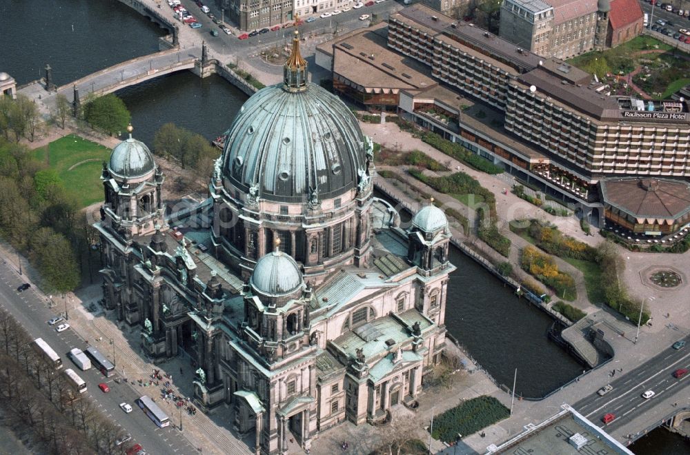 Berlin Mitte from the bird's eye view: The Cathedral of Berlin is the largest church in the city, and it serves as a vital center for the Protestant church of Germany