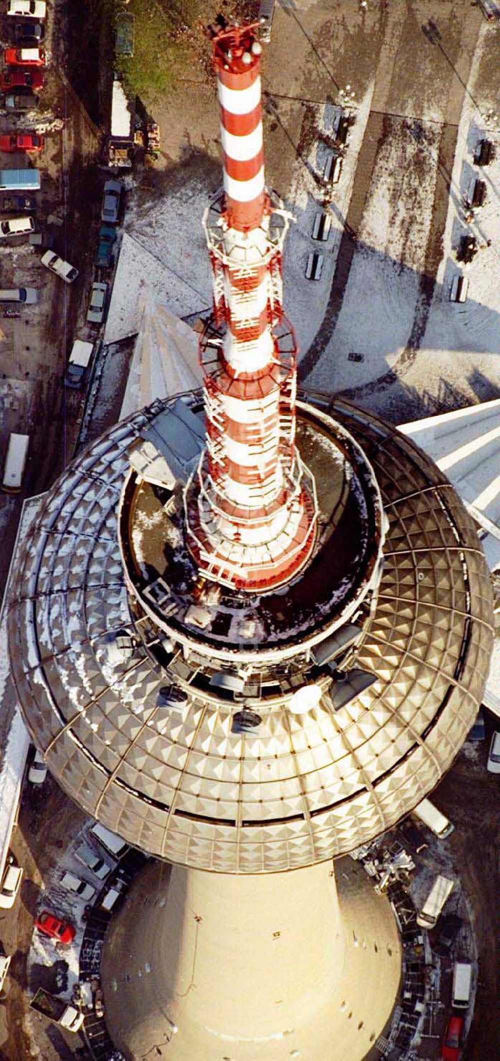 Berlin from above - Berliner Fernsehturm am Alex im Winter.