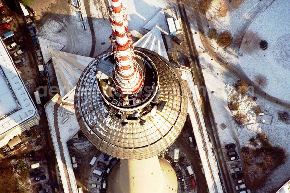 Berlin from above - Berliner Fernsehturm am Alex im Winter.