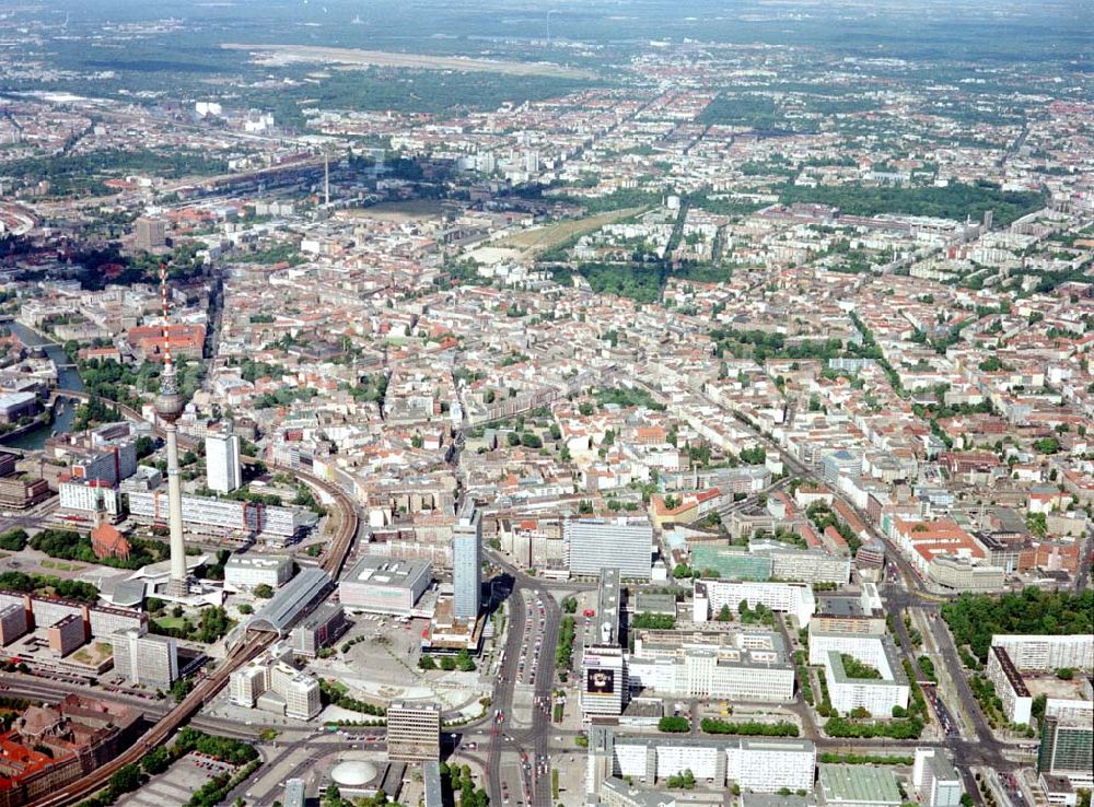 Aerial image Berlin - Berliner Fernsehturm im Stadtzentrum von Berlin-Mitte.