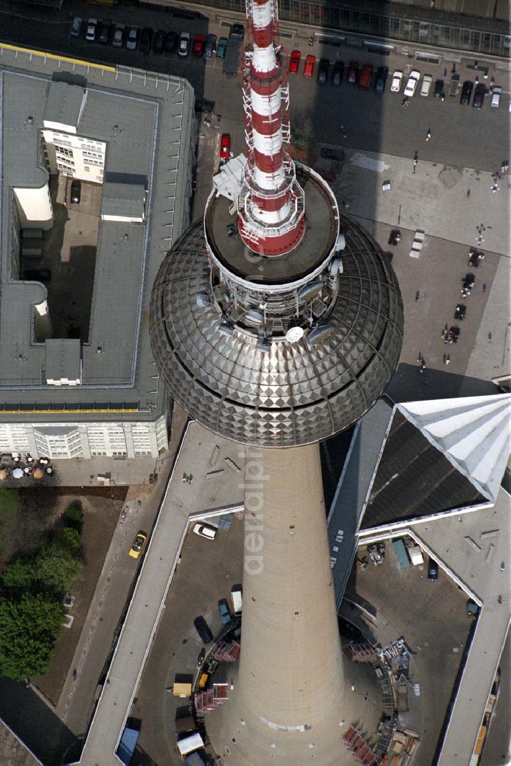 Berlin from the bird's eye view: Berliner Fernsehturm im Winter 1995