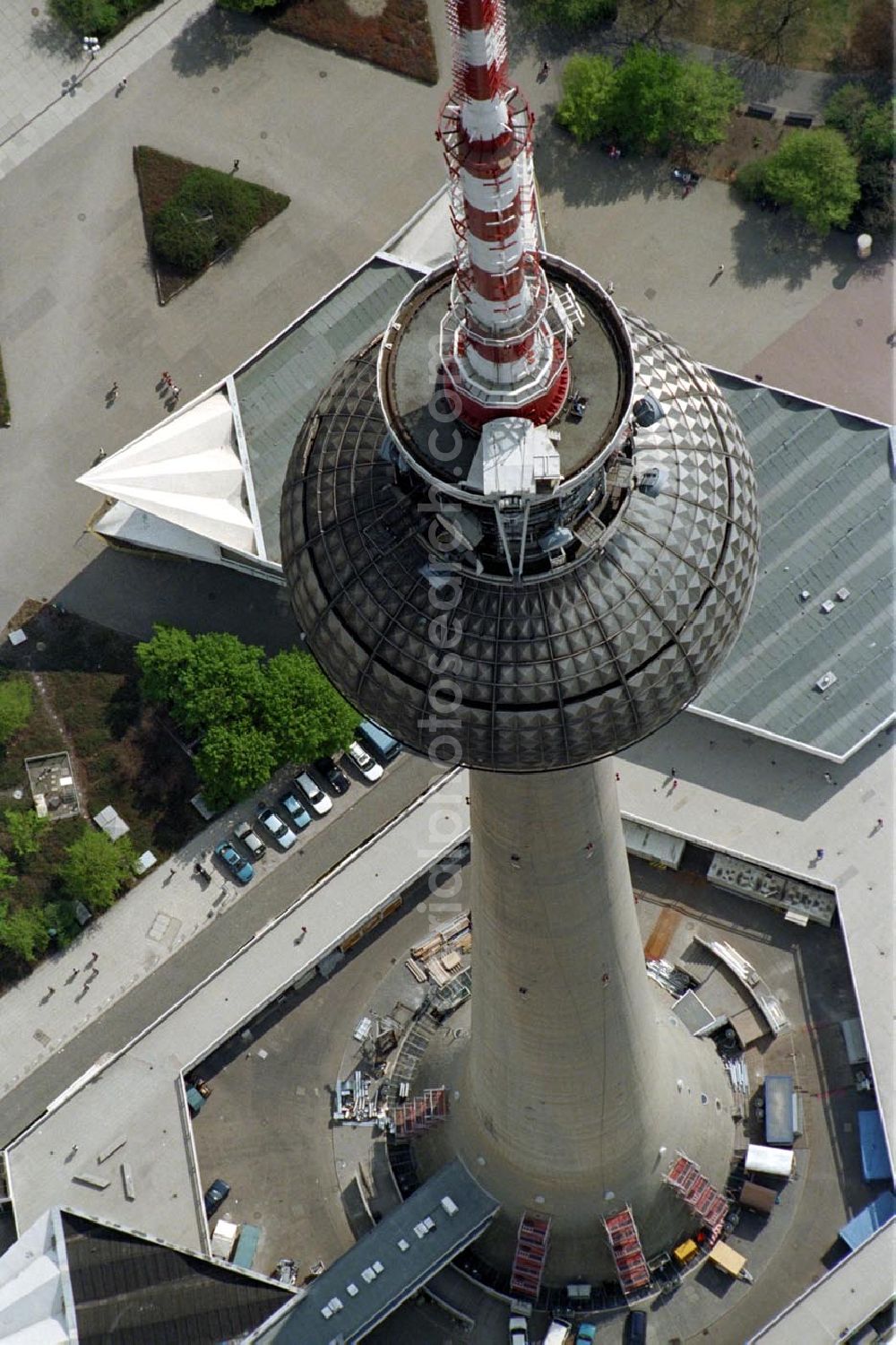 Aerial photograph Berlin - Berliner Fernsehturm im Winter 1995