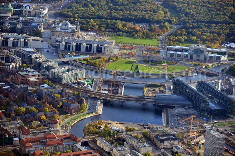 Aerial photograph Berlin - View of the Berlin Central Station and Spreebogenpark