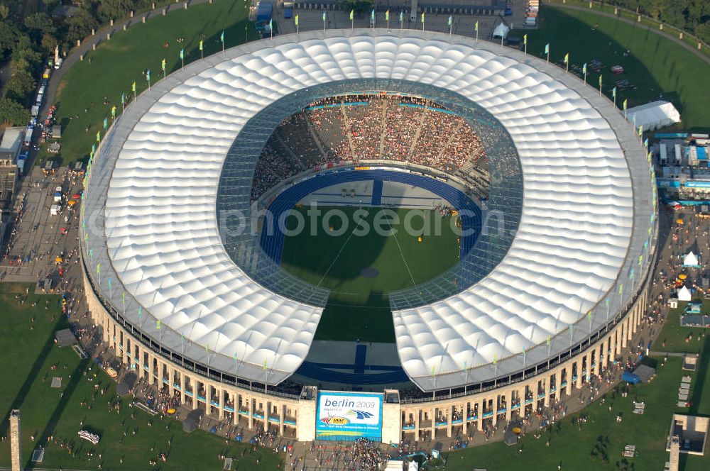 Aerial photograph Berlin - Blick auf das Berliner Olympiastadion zur Abschlußfeier der Leichtathletik WM 2009. Vom 15. bis 23. August 2009 fanden in Berlin das weltgrößte Sportevent des Jahres 2009 statt - die Leichtathletik Weltmeisterschaft. Rund 1.800 Top-Athleten aus den 213 Mitgliedsverbänden des Weltverbandes IAAF treten im Kampf um die Medaillen in 47 Disziplinen im Berliner Olympiastadion an.