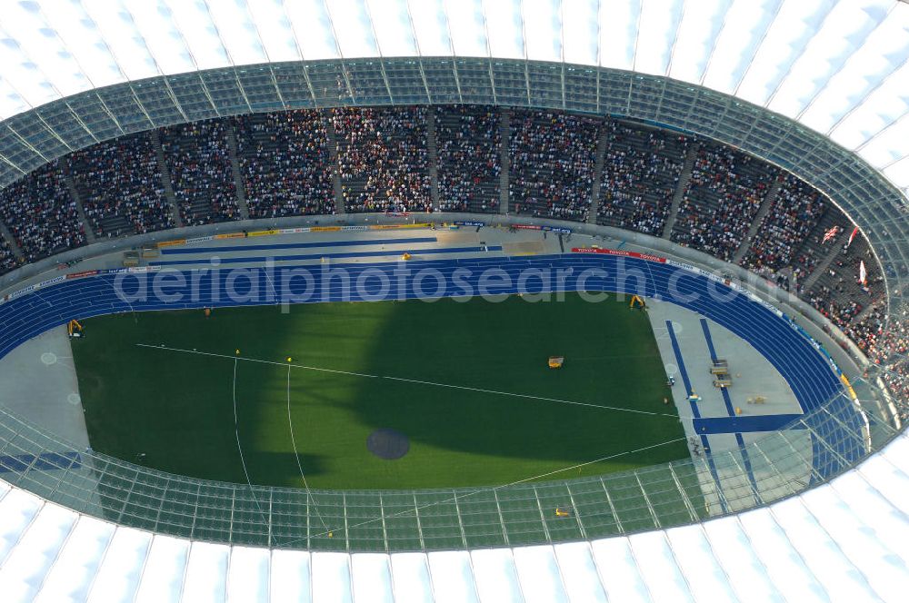 Aerial image Berlin - Blick auf das Berliner Olympiastadion zur Abschlußfeier der Leichtathletik WM 2009. Vom 15. bis 23. August 2009 fanden in Berlin das weltgrößte Sportevent des Jahres 2009 statt - die Leichtathletik Weltmeisterschaft. Rund 1.800 Top-Athleten aus den 213 Mitgliedsverbänden des Weltverbandes IAAF treten im Kampf um die Medaillen in 47 Disziplinen im Berliner Olympiastadion an.