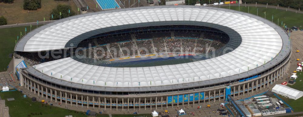 Aerial image Berlin - Blick auf das Berliner Olympiastadion, am Tag der Eröffnung der Leichtathletik WM 2009. Vom 15. bis 23. August 2009 findet in Berlin das weltgrößte Sportevent des Jahres 2009 statt - die Leichtathletik Weltmeisterschaft. Rund 1.800 Top-Athleten aus den 213 Mitgliedsverbänden des Weltverbandes IAAF treten im Kampf um die Medaillen in 47 Disziplinen im Berliner Olympiastadion an.