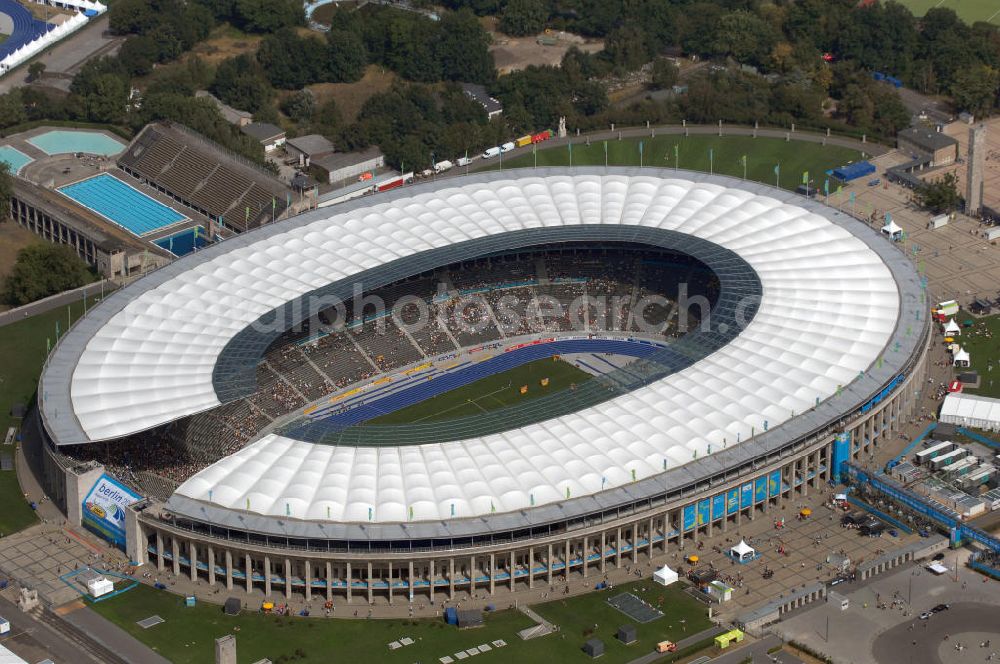 Aerial photograph Berlin - Blick auf das Berliner Olympiastadion, am Tag der Eröffnung der Leichtathletik WM 2009. Vom 15. bis 23. August 2009 findet in Berlin das weltgrößte Sportevent des Jahres 2009 statt - die Leichtathletik Weltmeisterschaft. Rund 1.800 Top-Athleten aus den 213 Mitgliedsverbänden des Weltverbandes IAAF treten im Kampf um die Medaillen in 47 Disziplinen im Berliner Olympiastadion an.