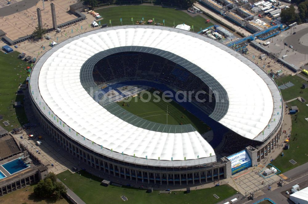 Aerial image Berlin - Blick auf das Berliner Olympiastadion, am Tag der Eröffnung der Leichtathletik WM 2009. Vom 15. bis 23. August 2009 findet in Berlin das weltgrößte Sportevent des Jahres 2009 statt - die Leichtathletik Weltmeisterschaft. Rund 1.800 Top-Athleten aus den 213 Mitgliedsverbänden des Weltverbandes IAAF treten im Kampf um die Medaillen in 47 Disziplinen im Berliner Olympiastadion an.