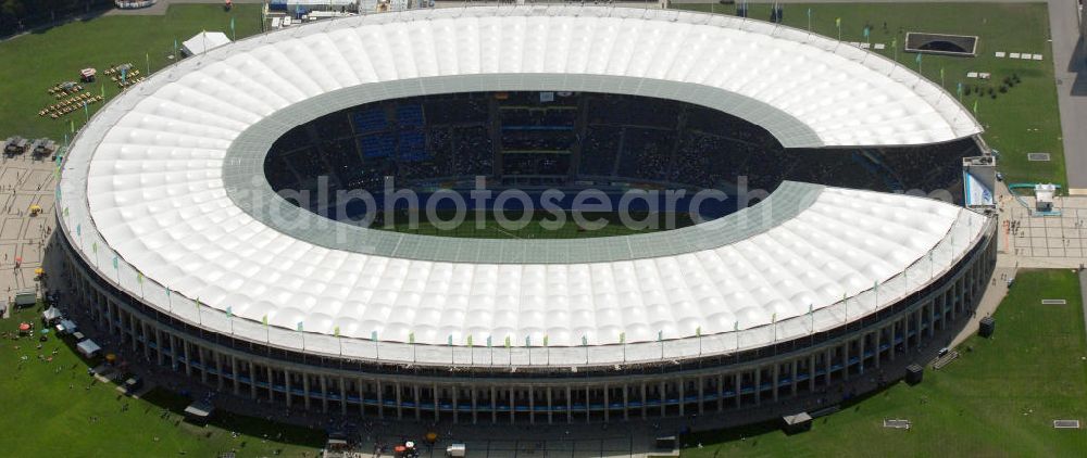 Berlin from the bird's eye view: Blick auf das Berliner Olympiastadion, am Tag der Eröffnung der Leichtathletik WM 2009. Vom 15. bis 23. August 2009 findet in Berlin das weltgrößte Sportevent des Jahres 2009 statt - die Leichtathletik Weltmeisterschaft. Rund 1.800 Top-Athleten aus den 213 Mitgliedsverbänden des Weltverbandes IAAF treten im Kampf um die Medaillen in 47 Disziplinen im Berliner Olympiastadion an.