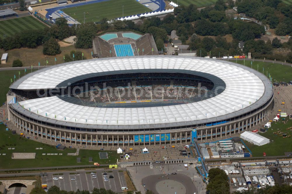 Aerial image Berlin - Blick auf das Berliner Olympiastadion, am Tag der Eröffnung der Leichtathletik WM 2009. Vom 15. bis 23. August 2009 findet in Berlin das weltgrößte Sportevent des Jahres 2009 statt - die Leichtathletik Weltmeisterschaft. Rund 1.800 Top-Athleten aus den 213 Mitgliedsverbänden des Weltverbandes IAAF treten im Kampf um die Medaillen in 47 Disziplinen im Berliner Olympiastadion an.