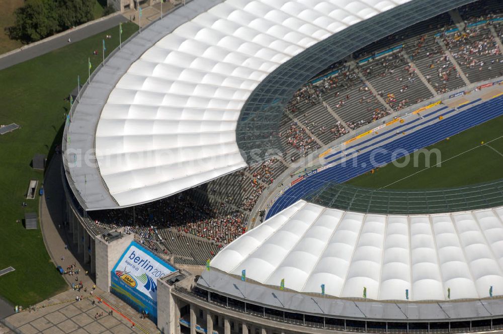 Aerial image Berlin - Blick auf das Berliner Olympiastadion, am Tag der Eröffnung der Leichtathletik WM 2009. Vom 15. bis 23. August 2009 findet in Berlin das weltgrößte Sportevent des Jahres 2009 statt - die Leichtathletik Weltmeisterschaft. Rund 1.800 Top-Athleten aus den 213 Mitgliedsverbänden des Weltverbandes IAAF treten im Kampf um die Medaillen in 47 Disziplinen im Berliner Olympiastadion an.