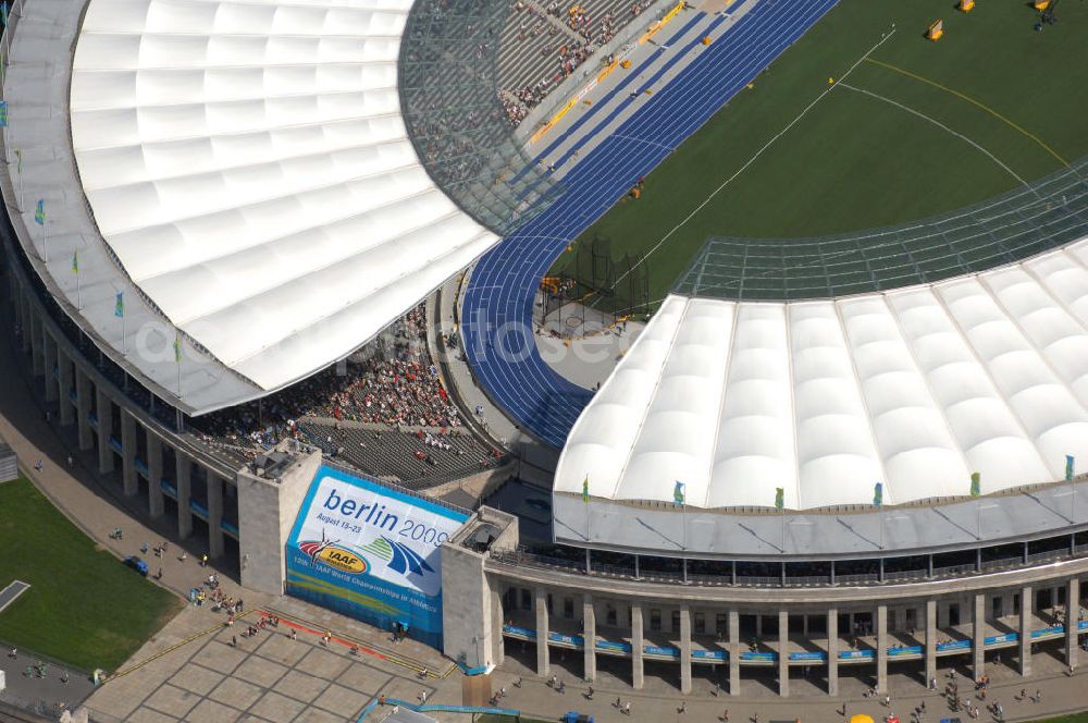 Berlin from the bird's eye view: Blick auf das Berliner Olympiastadion, am Tag der Eröffnung der Leichtathletik WM 2009. Vom 15. bis 23. August 2009 findet in Berlin das weltgrößte Sportevent des Jahres 2009 statt - die Leichtathletik Weltmeisterschaft. Rund 1.800 Top-Athleten aus den 213 Mitgliedsverbänden des Weltverbandes IAAF treten im Kampf um die Medaillen in 47 Disziplinen im Berliner Olympiastadion an.