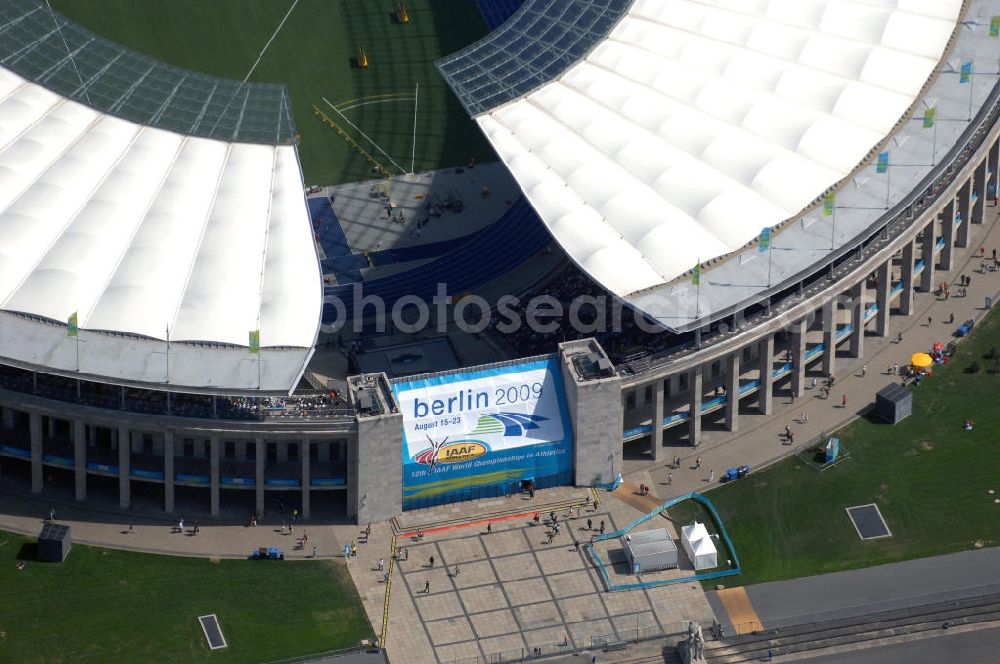 Aerial image Berlin - Blick auf das Berliner Olympiastadion, am Tag der Eröffnung der Leichtathletik WM 2009. Vom 15. bis 23. August 2009 findet in Berlin das weltgrößte Sportevent des Jahres 2009 statt - die Leichtathletik Weltmeisterschaft. Rund 1.800 Top-Athleten aus den 213 Mitgliedsverbänden des Weltverbandes IAAF treten im Kampf um die Medaillen in 47 Disziplinen im Berliner Olympiastadion an.