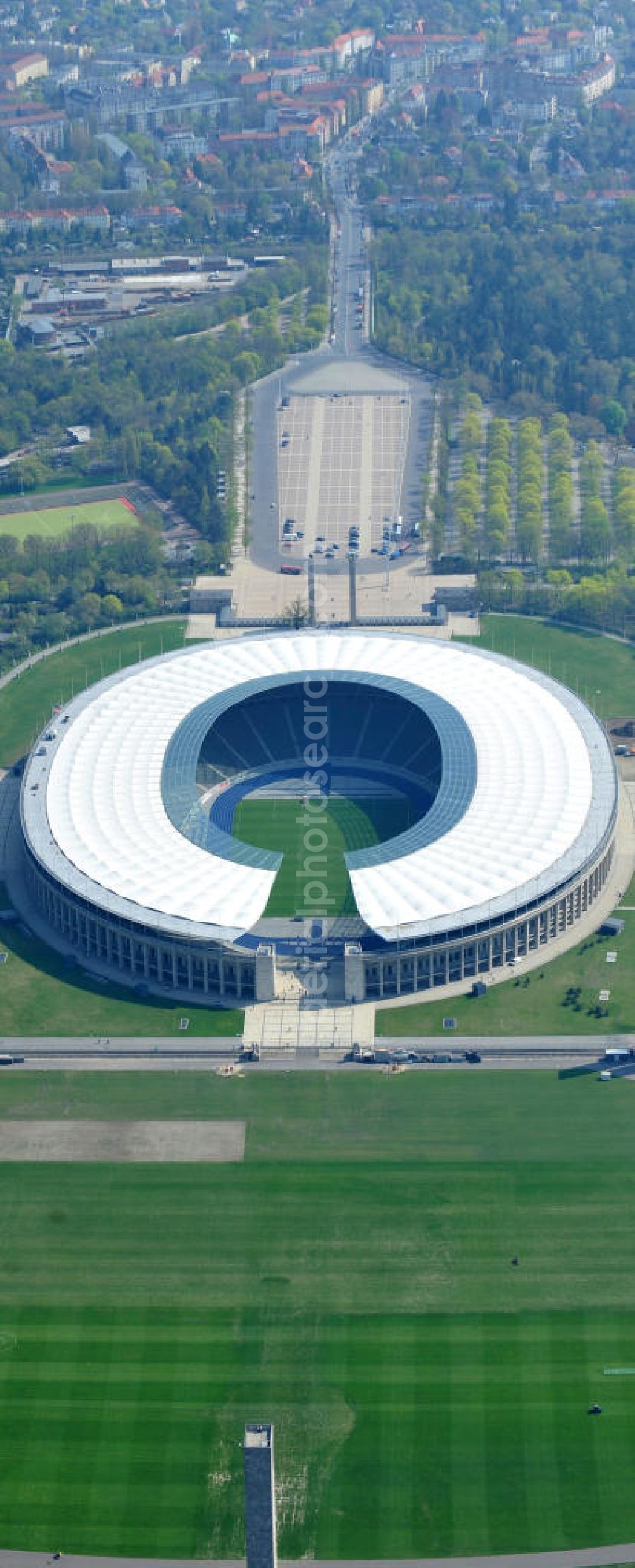 Aerial image Berlin - Areal des Berliner Olypiastadions auf dem Olymiapark Berlin. View the Berlin Olympic stadium.