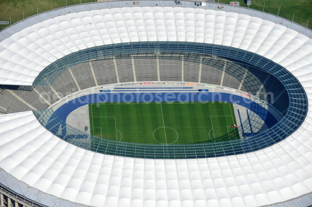 Aerial photograph Berlin - Areal des Berliner Olypiastadions auf dem Olymiapark Berlin. View the Berlin Olympic stadium.