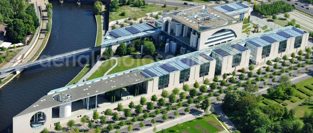 Aerial photograph Berlin - Blick auf das Bundeskanzleramt im Berliner Regierungsviertel am Reichstag. View of the Federal Chancellery in Berlin's government district around the Reichstag.