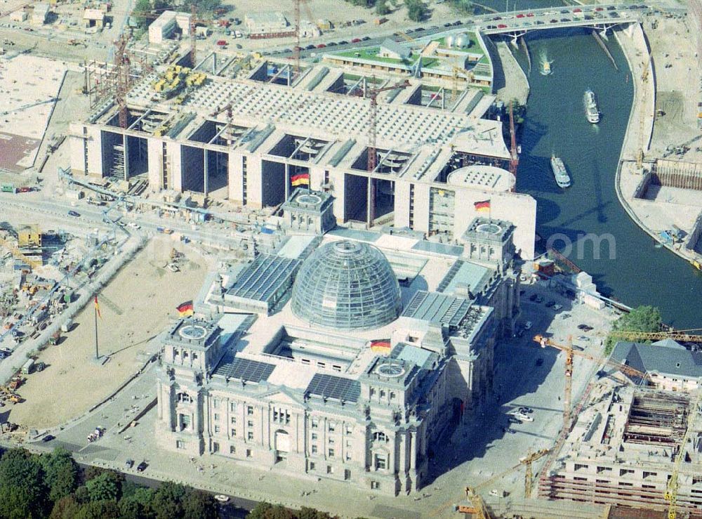 Berlin - Tiergarten from above - Berliner Reichstag in Berlin - Tiergarten.