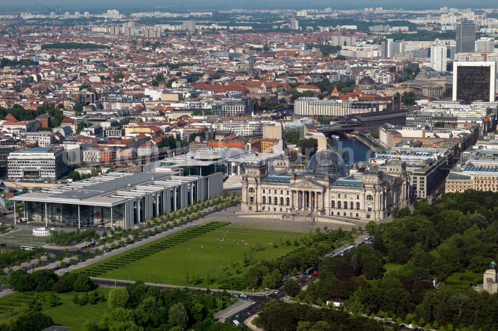 Berlin from the bird's eye view: Building of the Parliament of the German Parliament - Berlin Reichstag and the Paul Loebe Building on Republic Square at the Spreebogen in Berlin - Mitte