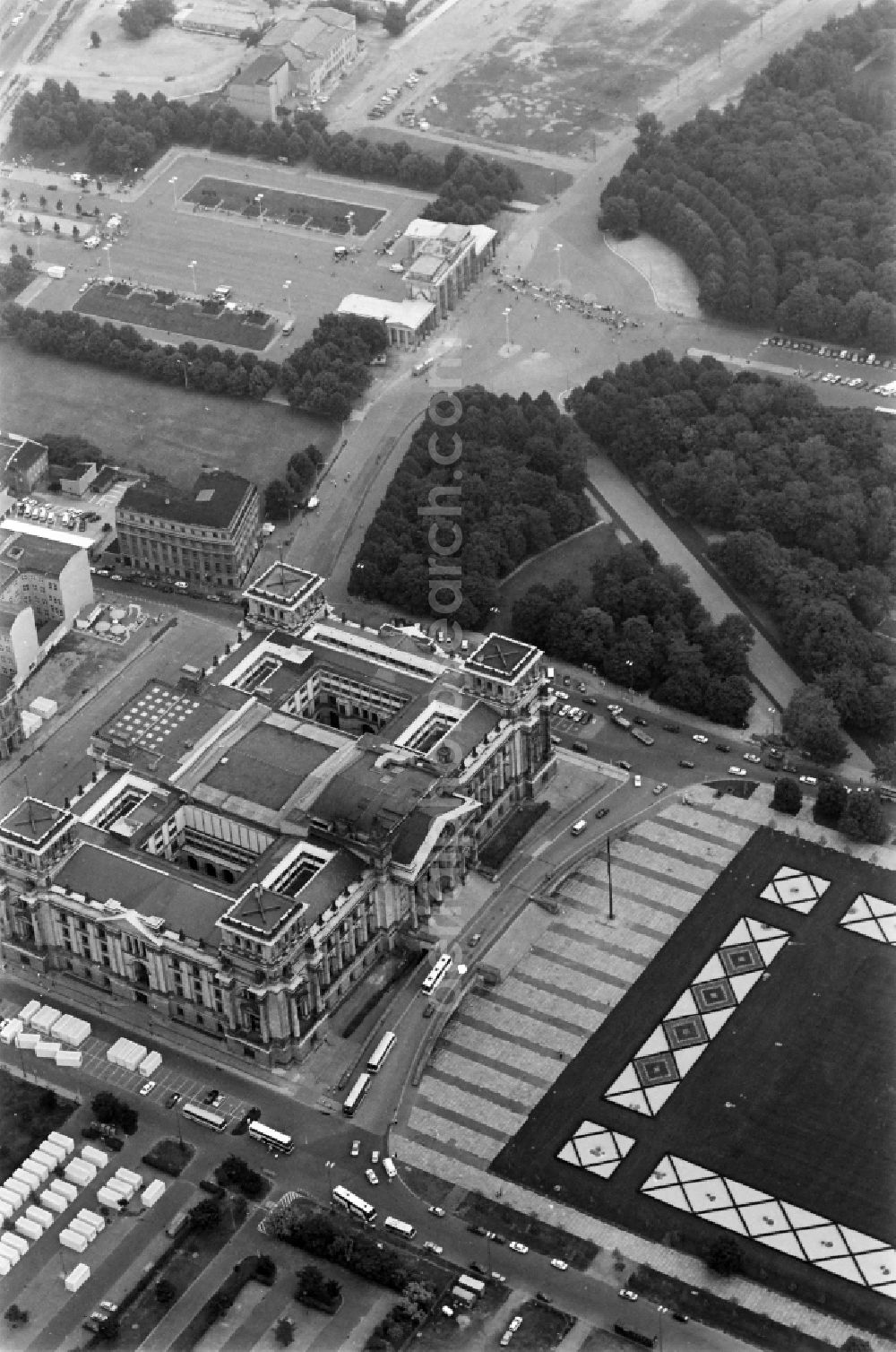 Aerial image Berlin - German Parliamnet Reichstag on the Platz der Republik Square in the Mitte part of Berlin