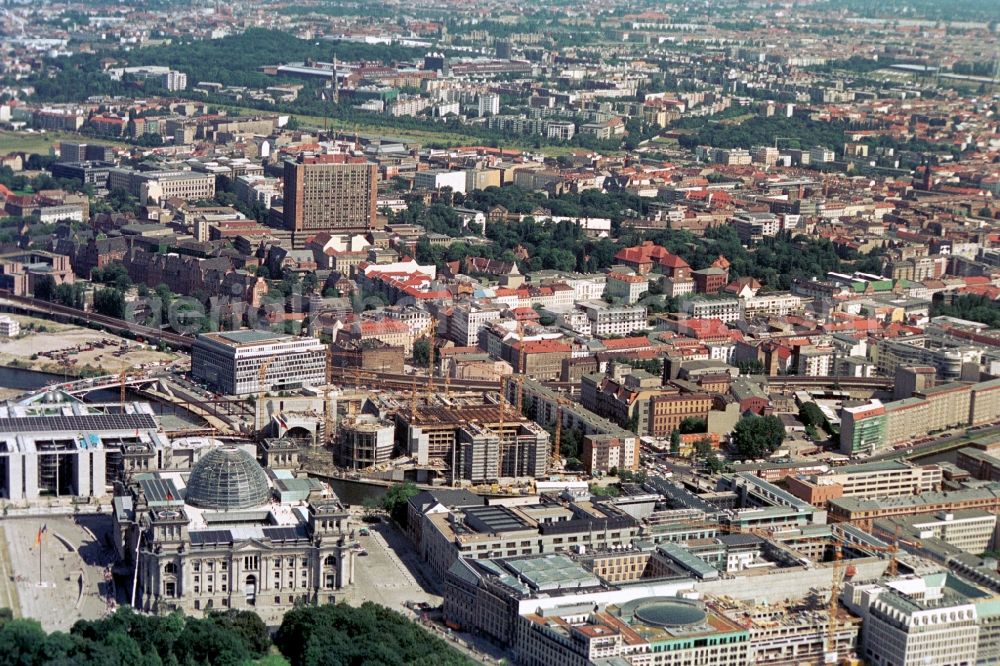 Berlin from above - Reichstag in Berlin on the Spree sheets in Berlin - Mitte