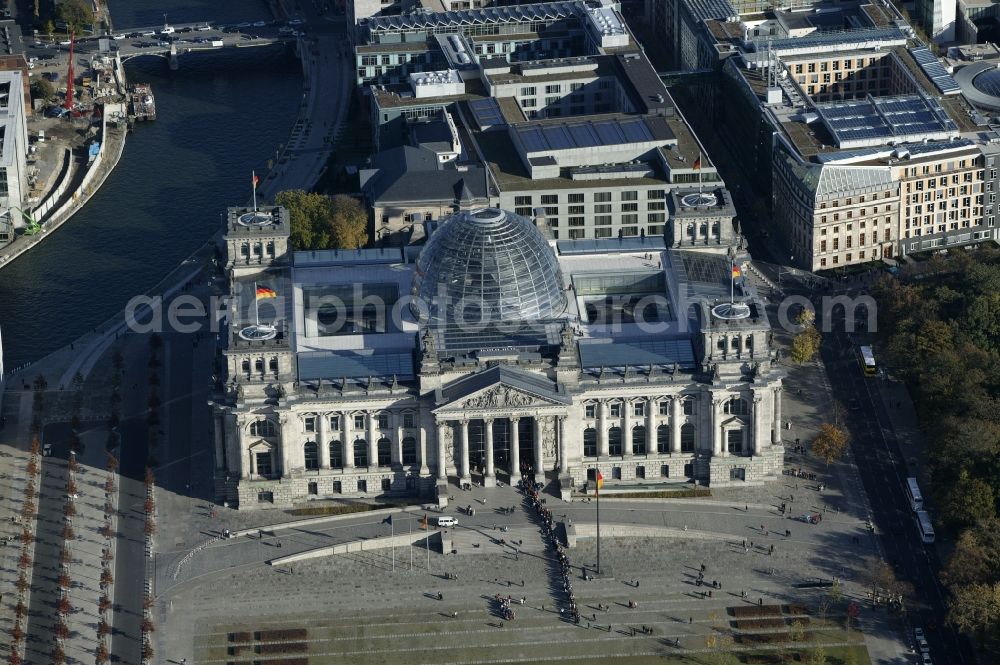 Berlin from above - Reichstag in Berlin on the Spree sheets in Berlin - Mitte