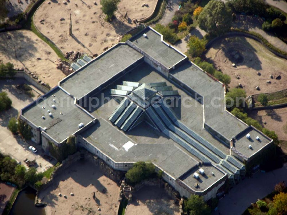 Aerial image Berlin - 13.10.2004 Blick auf den Berliner Tierpark in Berlin-Lichtenberg mit das Giraffen- und das Elefantenhaus.