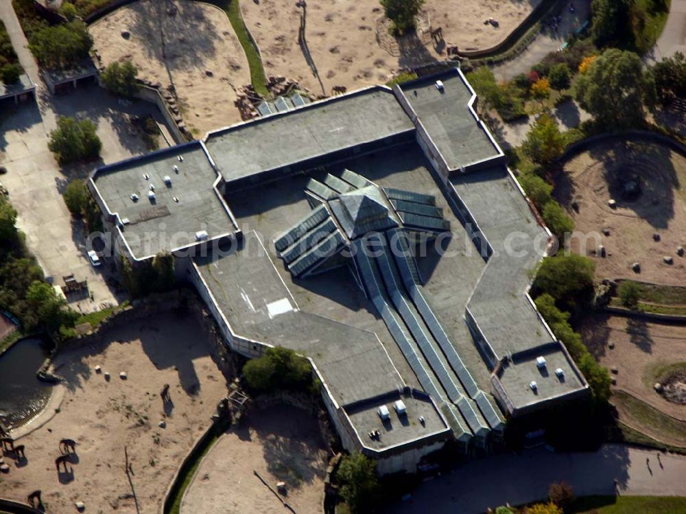 Aerial photograph Berlin - 13.10.2004 Blick auf den Berliner Tierpark in Berlin-Lichtenberg mit das Giraffen- und das Elefantenhaus.