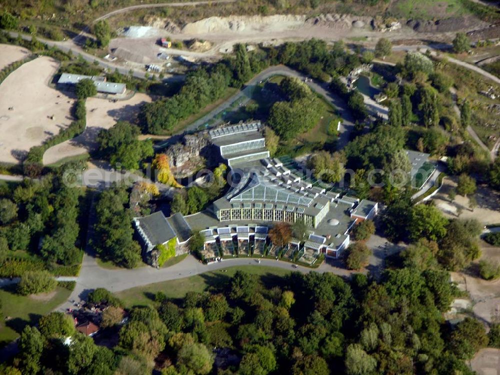 Aerial image Berlin - 13.10.2004 Blick auf den Berliner Tierpark in Berlin-Lichtenberg mit das Giraffen- und das Elefantenhaus.