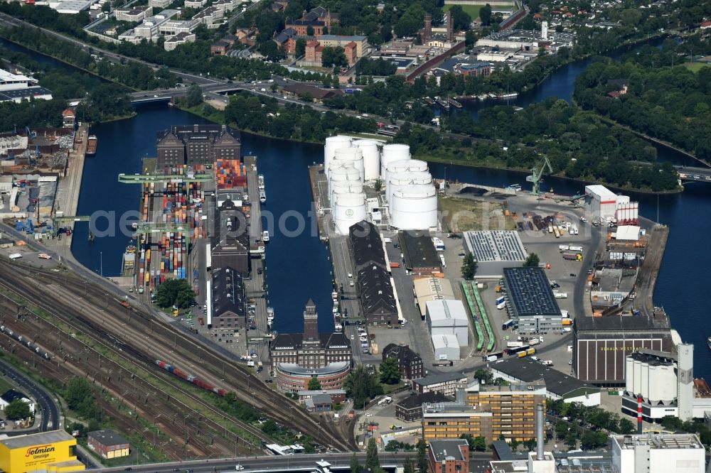 Berlin from above - The Berlin Westhafen is a river port in the district Moabit of the district center. It is divided into two parallel scale docks. About Westhafenkanal and Berlin-Spandau Ship Canal it is connected to the Spree and Havel and above integrated into the trans-regional waterway network. The Western Harbour is a significant handling and storage space for the inland waterways