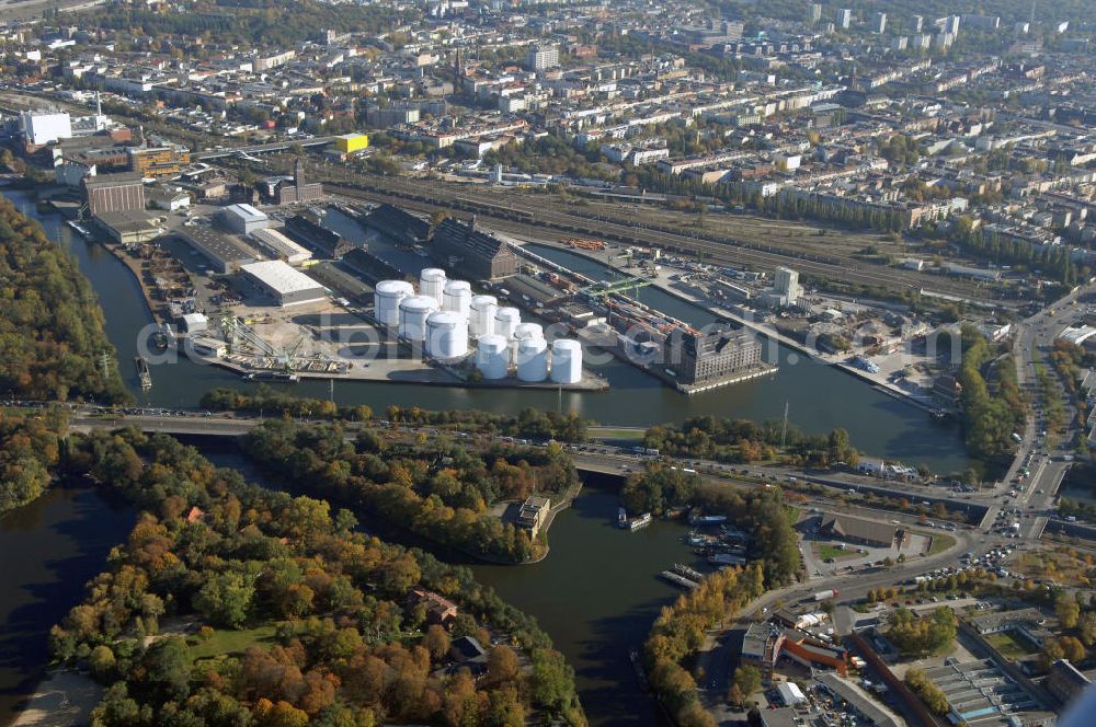 Aerial photograph Berlin - Der Berliner Westhafen ist ein Binnenhafen im Ortsteil Moabit des Bezirks Mitte. Der Westhafen ist mit einer Fläche von 430.000 m² der größte Hafen der Stadt und ein bedeutender Umschlag- und Lagerplatz für die Binnenschifffahrt. Die Berliner Hafen-und Lagerhausgesellschaft mbH, kurz BEHALA genannt, betreibt in Berlin mehrere Binnenhäfen mit den dazugehörigen Lagerhäusern, dem Güterumschlag, einer Bauschuttentsorgung, den Hafenbahnen, und die Vermietung von Immobilien auf den Hafengeländen. Sie ist ein Eigenbetrieb der Stadt Berlin. Weitere Informationen unter