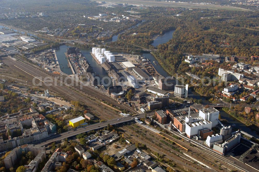 Aerial image Berlin - Der Berliner Westhafen ist ein Binnenhafen im Ortsteil Moabit des Bezirks Mitte. Der Westhafen ist mit einer Fläche von 430.000 m² der größte Hafen der Stadt und ein bedeutender Umschlag- und Lagerplatz für die Binnenschifffahrt. Die Berliner Hafen-und Lagerhausgesellschaft mbH, kurz BEHALA genannt, betreibt in Berlin mehrere Binnenhäfen mit den dazugehörigen Lagerhäusern, dem Güterumschlag, einer Bauschuttentsorgung, den Hafenbahnen, und die Vermietung von Immobilien auf den Hafengeländen. Sie ist ein Eigenbetrieb der Stadt Berlin. Weitere Informationen unter