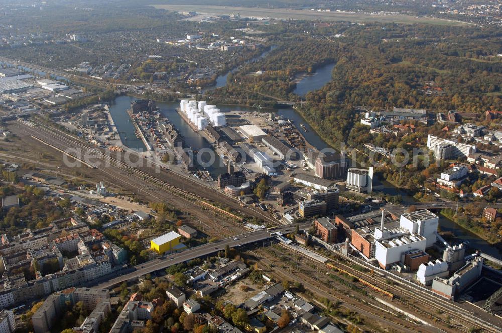 Aerial photograph Berlin - Der Berliner Westhafen ist ein Binnenhafen im Ortsteil Moabit des Bezirks Mitte. Der Westhafen ist mit einer Fläche von 430.000 m² der größte Hafen der Stadt und ein bedeutender Umschlag- und Lagerplatz für die Binnenschifffahrt. Die Berliner Hafen-und Lagerhausgesellschaft mbH, kurz BEHALA genannt, betreibt in Berlin mehrere Binnenhäfen mit den dazugehörigen Lagerhäusern, dem Güterumschlag, einer Bauschuttentsorgung, den Hafenbahnen, und die Vermietung von Immobilien auf den Hafengeländen. Sie ist ein Eigenbetrieb der Stadt Berlin. Weitere Informationen unter