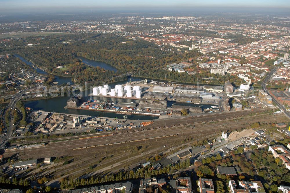 Aerial image Berlin - Der Berliner Westhafen ist ein Binnenhafen im Ortsteil Moabit des Bezirks Mitte. Der Westhafen ist mit einer Fläche von 430.000 m² der größte Hafen der Stadt und ein bedeutender Umschlag- und Lagerplatz für die Binnenschifffahrt. Die Berliner Hafen-und Lagerhausgesellschaft mbH, kurz BEHALA genannt, betreibt in Berlin mehrere Binnenhäfen mit den dazugehörigen Lagerhäusern, dem Güterumschlag, einer Bauschuttentsorgung, den Hafenbahnen, und die Vermietung von Immobilien auf den Hafengeländen. Sie ist ein Eigenbetrieb der Stadt Berlin. Weitere Informationen unter