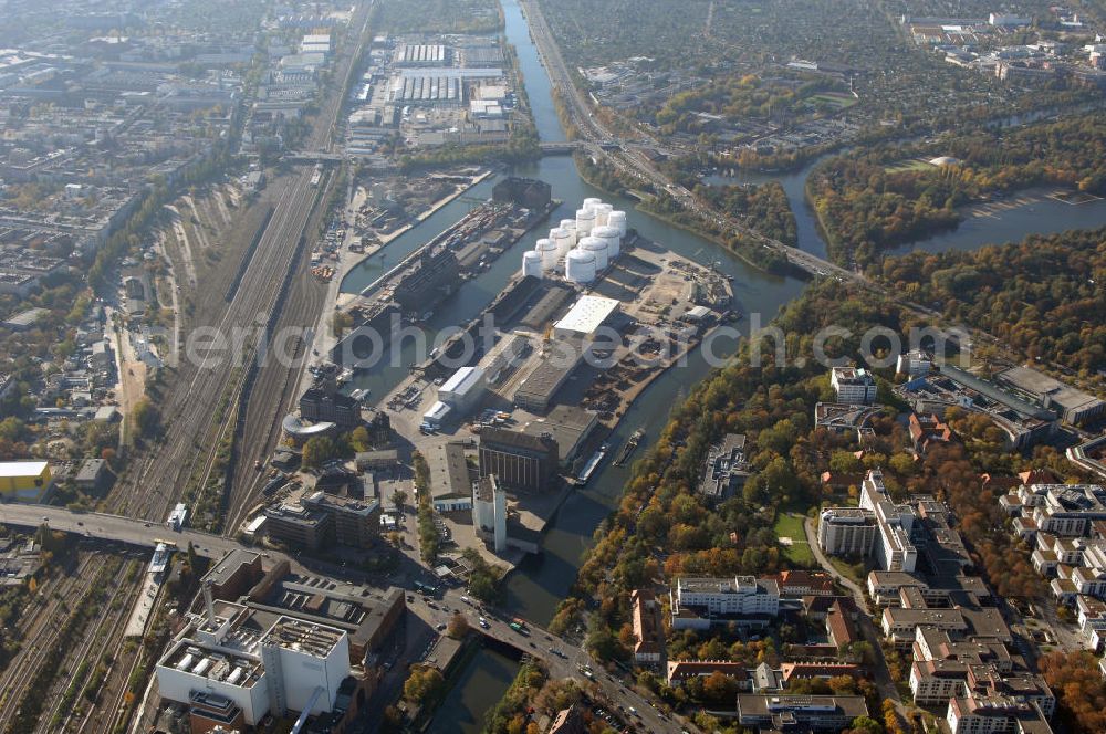 Aerial photograph Berlin - Der Berliner Westhafen ist ein Binnenhafen im Ortsteil Moabit des Bezirks Mitte. Der Westhafen ist mit einer Fläche von 430.000 m² der größte Hafen der Stadt und ein bedeutender Umschlag- und Lagerplatz für die Binnenschifffahrt. Die Berliner Hafen-und Lagerhausgesellschaft mbH, kurz BEHALA genannt, betreibt in Berlin mehrere Binnenhäfen mit den dazugehörigen Lagerhäusern, dem Güterumschlag, einer Bauschuttentsorgung, den Hafenbahnen, und die Vermietung von Immobilien auf den Hafengeländen. Sie ist ein Eigenbetrieb der Stadt Berlin. Weitere Informationen unter