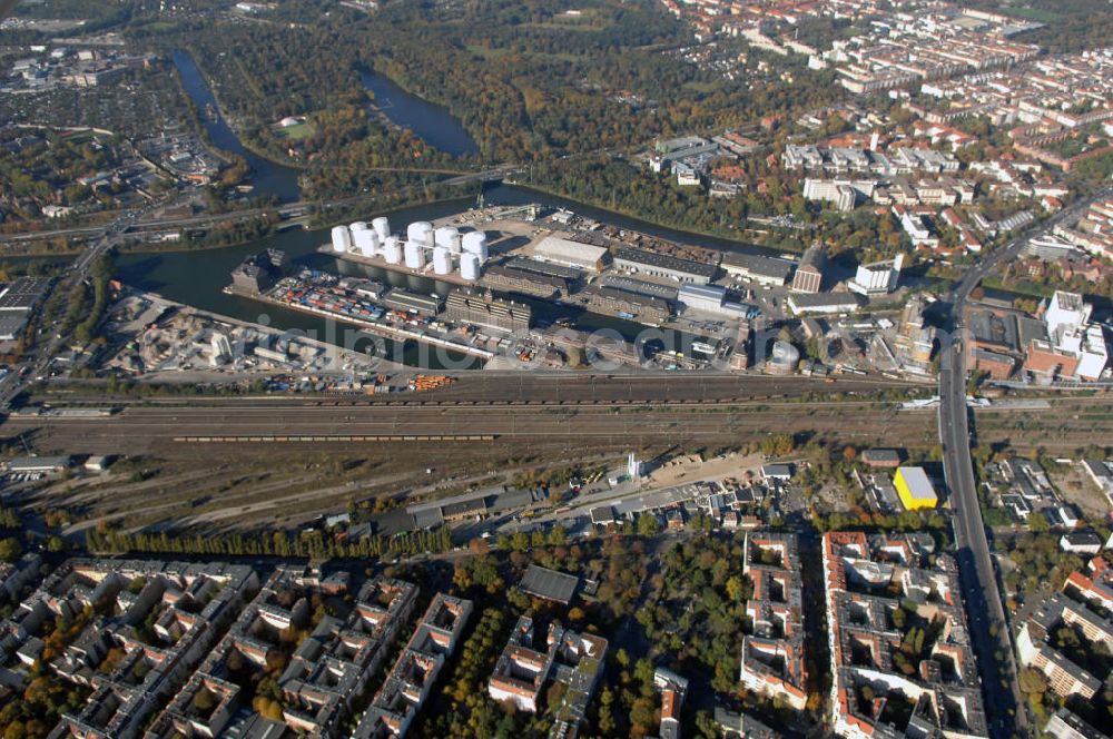 Aerial image Berlin - Der Berliner Westhafen ist ein Binnenhafen im Ortsteil Moabit des Bezirks Mitte. Der Westhafen ist mit einer Fläche von 430.000 m² der größte Hafen der Stadt und ein bedeutender Umschlag- und Lagerplatz für die Binnenschifffahrt. Die Berliner Hafen-und Lagerhausgesellschaft mbH, kurz BEHALA genannt, betreibt in Berlin mehrere Binnenhäfen mit den dazugehörigen Lagerhäusern, dem Güterumschlag, einer Bauschuttentsorgung, den Hafenbahnen, und die Vermietung von Immobilien auf den Hafengeländen. Sie ist ein Eigenbetrieb der Stadt Berlin. Weitere Informationen unter