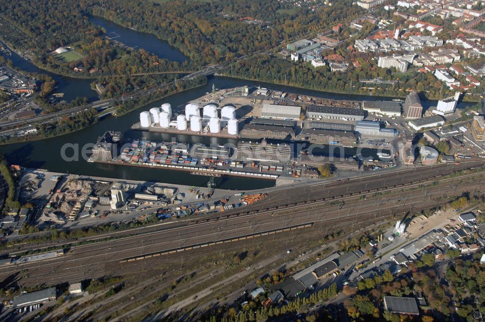 Aerial photograph Berlin - Der Berliner Westhafen ist ein Binnenhafen im Ortsteil Moabit des Bezirks Mitte. Der Westhafen ist mit einer Fläche von 430.000 m² der größte Hafen der Stadt und ein bedeutender Umschlag- und Lagerplatz für die Binnenschifffahrt. Die Berliner Hafen-und Lagerhausgesellschaft mbH, kurz BEHALA genannt, betreibt in Berlin mehrere Binnenhäfen mit den dazugehörigen Lagerhäusern, dem Güterumschlag, einer Bauschuttentsorgung, den Hafenbahnen, und die Vermietung von Immobilien auf den Hafengeländen. Sie ist ein Eigenbetrieb der Stadt Berlin. Weitere Informationen unter