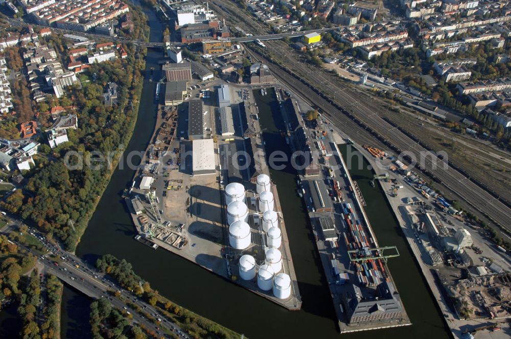 Aerial image Berlin - Der Berliner Westhafen ist ein Binnenhafen im Ortsteil Moabit des Bezirks Mitte. Der Westhafen ist mit einer Fläche von 430.000 m² der größte Hafen der Stadt und ein bedeutender Umschlag- und Lagerplatz für die Binnenschifffahrt. Die Berliner Hafen-und Lagerhausgesellschaft mbH, kurz BEHALA genannt, betreibt in Berlin mehrere Binnenhäfen mit den dazugehörigen Lagerhäusern, dem Güterumschlag, einer Bauschuttentsorgung, den Hafenbahnen, und die Vermietung von Immobilien auf den Hafengeländen. Sie ist ein Eigenbetrieb der Stadt Berlin. Weitere Informationen unter