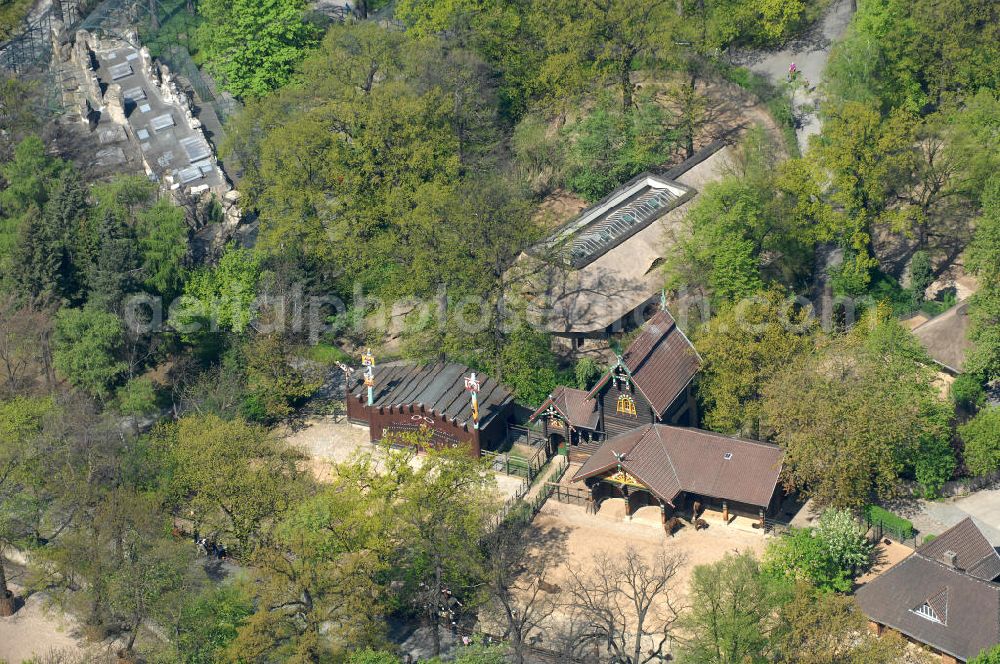 Berlin from the bird's eye view: Frühjahrsstimmung im Berliner Zoo in Berlin-Charlottenburg. Spring mood in the Berlin Zoo in Berlin-Charlottenburg.